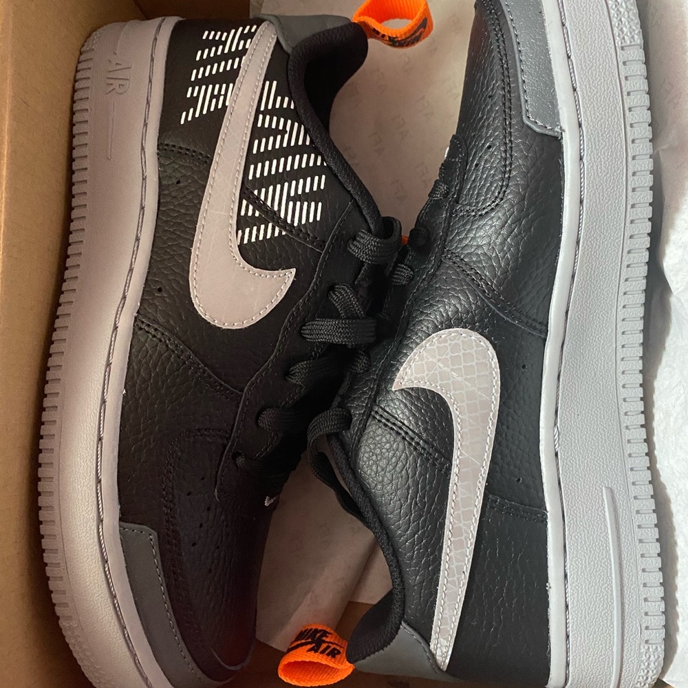 AF1s SIZE 5.5Y